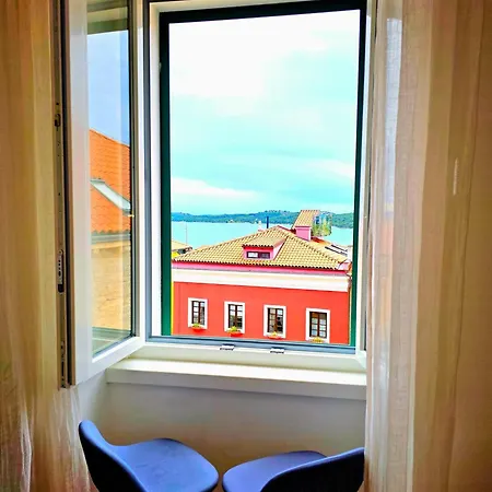 Square View Apartment *