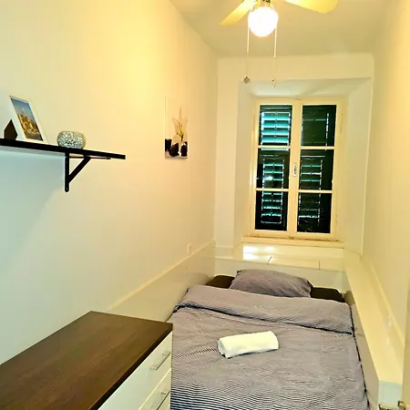 Square View Σίμπενικ