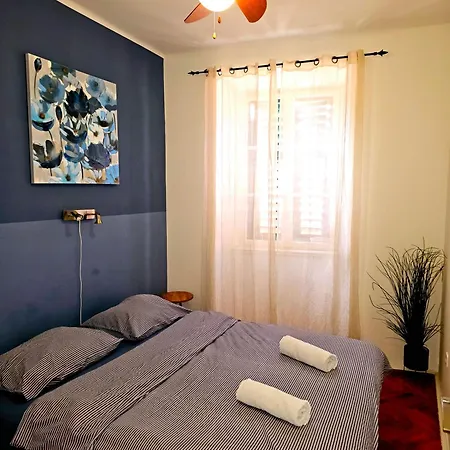 Square View Apartment
