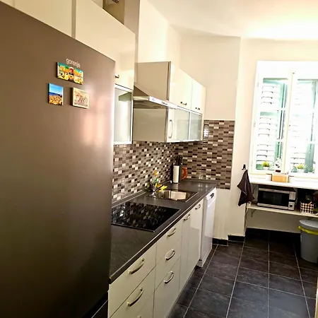 Square View * Σίμπενικ